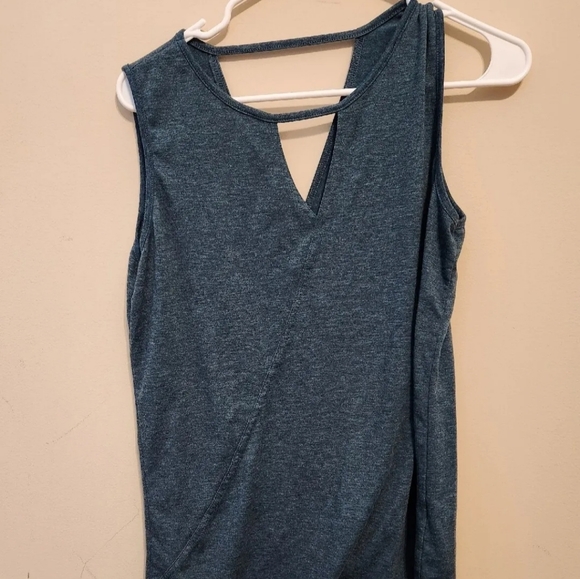 Poetsky lot of 2 Keyhole neck Tank Tops - Picture 2 of 3